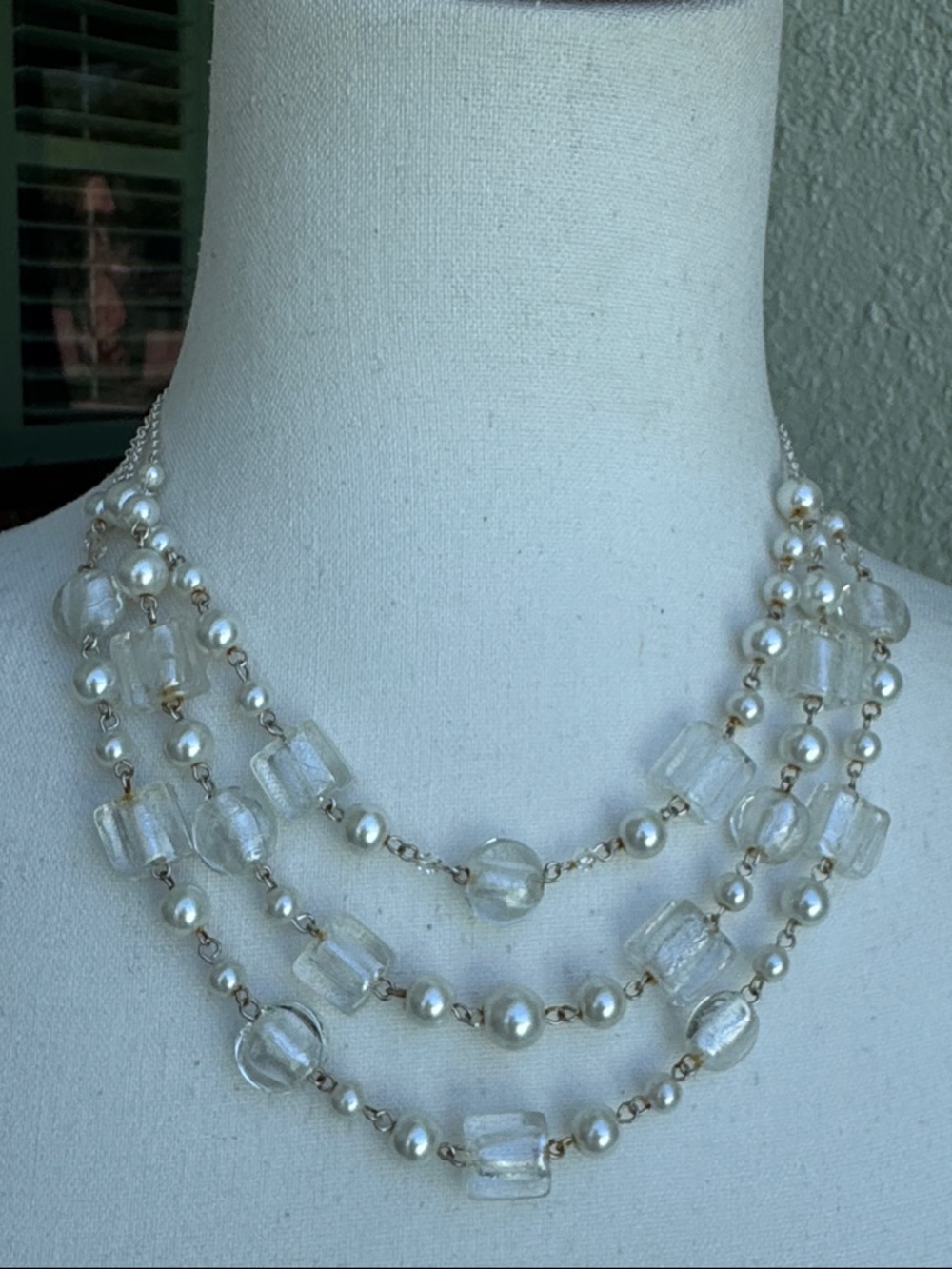 White House, black market statement necklace- NWOT